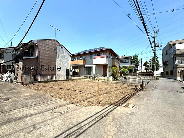 【現地写真】コンビニまで徒歩約3分、スーパーまで徒歩約6分など、周辺は商業施設が充実した暮らし便利な立地です！急なお買い物も安心ですね♪