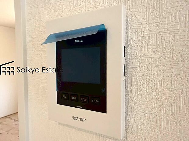 【TVモニター付きインターホン】「TVモニター付きインターホン」は、玄関に行かなくても誰が来たのか確認でき、お子様のお留守番も安心です。