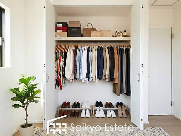 【収納（施工例）】居室に収納を設けておりますので、衣類の他にもカバンや小物など何でも収納して、居室の全空間を有効活用できます♪