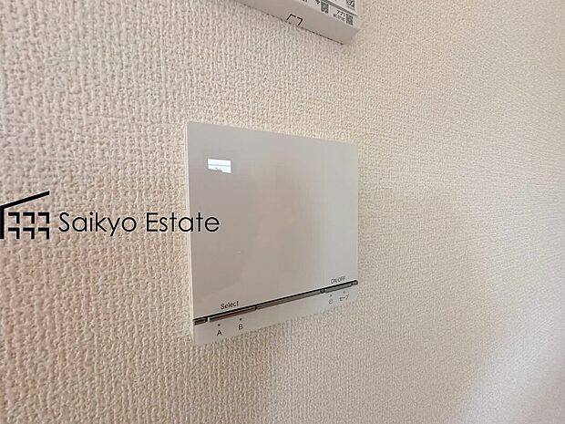 【床暖房】リビングには床暖房を標準で完備。空気を汚さずに室内を快適な温度に保ちますので、小さなお子様やご年配の方にも安心です