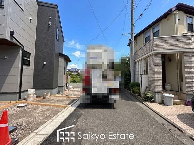 【前面道路】交通量の少ない前面道路ですので、小さなお子様がいらっしゃるご家庭でも安心してお住まいになれます。