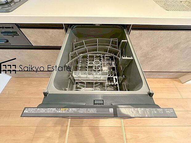 【食洗機】「ビルトイン食洗機」は手洗いよりも経済的で家計に優しく、家事の負担を軽減してくれるママの強い味方ですね。
