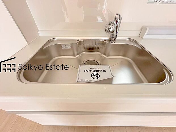 【浄水器】「浄水器」をスリムに内蔵したハンドシャワー式の水栓金具です。シンクもスッキリ！
