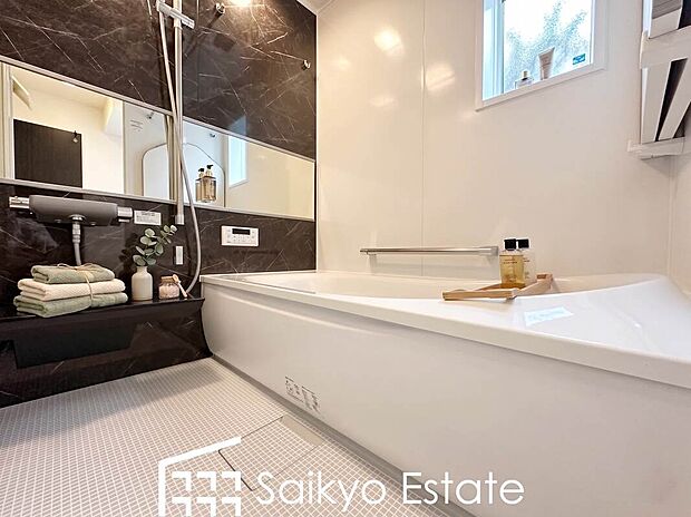 【浴室（施工例）】一日の疲れを癒してくれる一坪タイプの広々バスルーム♪雨の日のお洗濯にも大活躍な浴室暖房乾燥機付きです！