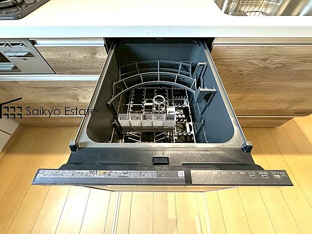 【【食洗機】】日々の家事をサポートする食洗機を備え、洗練された空間の中でゆとりある暮らしを叶えます。