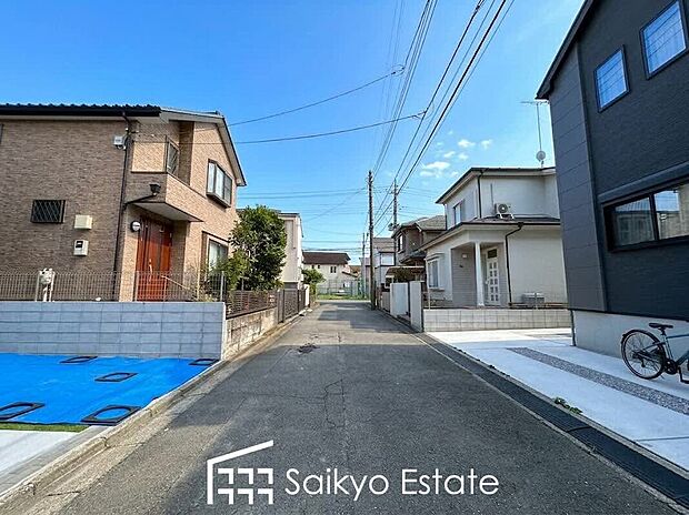 【前面道路】交通量の少ない前面道路ですので、小さなお子様がおられるご家庭でも安心してお住まいいただけます。