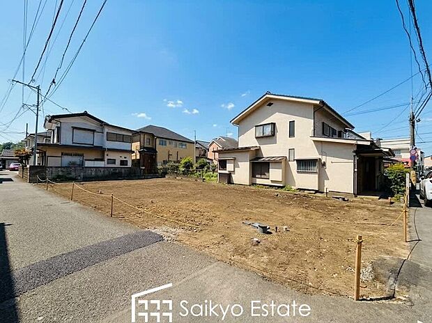 【現地写真】減税や控除などの優遇がある長期優良住宅!太陽光発電設備標準搭載(1号棟)住宅性能評価書取得済で耐震性に優れた安心な造りの邸宅です!