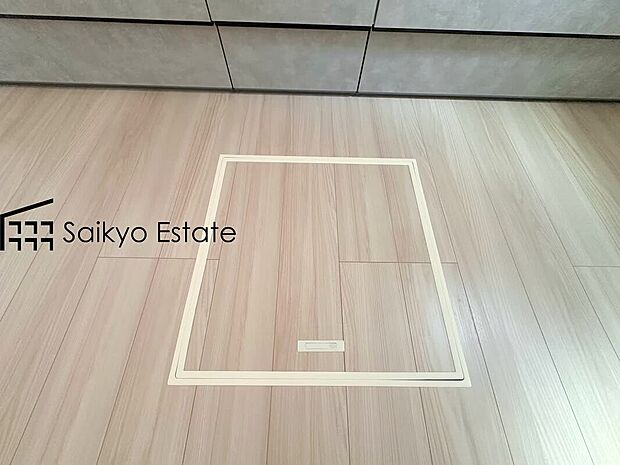 【床下収納】「床下収納」は日用品のストックや、使用頻度の低い物などを収納するのに便利なスペースです。