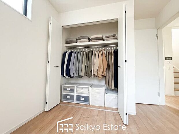 【収納】クローゼット付きの居室は、洋服や荷物など仕分けができるので、お子様も整理整頓がしっかりできますね。