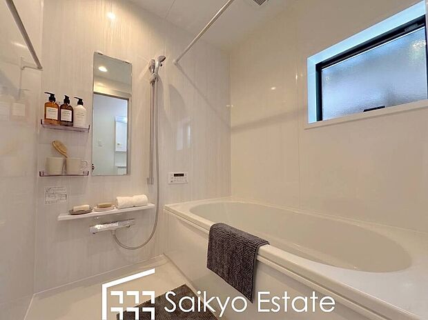 【浴室【施工例】】一日の疲れを癒してくれる一坪タイプの広々バスルーム♪雨の日のお洗濯にも大活躍な浴室暖房乾燥機付きです!