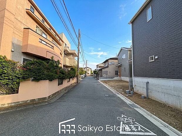 【前面道路】小学校まで徒歩約8分、中学校まで徒歩約6分でお子様が無理なく通える距離です。保育園や幼稚園も近くに多数あり、子育てファミリーには嬉しい環境です!