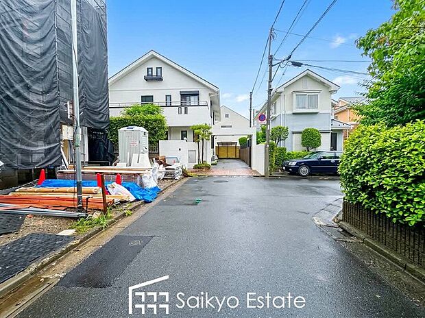 【現地外観】小学校まで徒歩約4分、中学校まで徒歩約2分!保育園や幼稚園も近くに多数あり、子育てファミリーには嬉しい環境です!スーパーまで徒歩7分など、お買い物施設も揃い、住みやすさと利便性を兼ね備えた環境です!