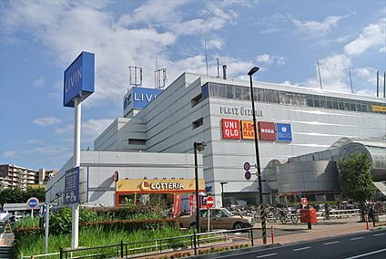 リヴィンオズ大泉店 約1008ｍ(徒歩約13分)
