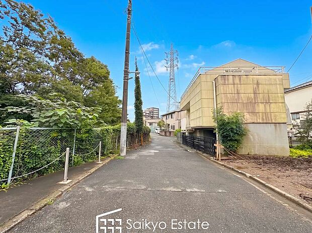 【前面道路】交通量の少ない前面道路ですので、小さなお子様がおられるご家庭でも安心してお住まいいただけます。