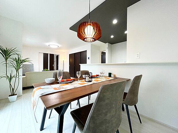 【建物プラン例:LDK】
「設計住宅性能評価書」「建設住宅性能評価書」の取得をしている高仕様なプランでの安心の暮らし。