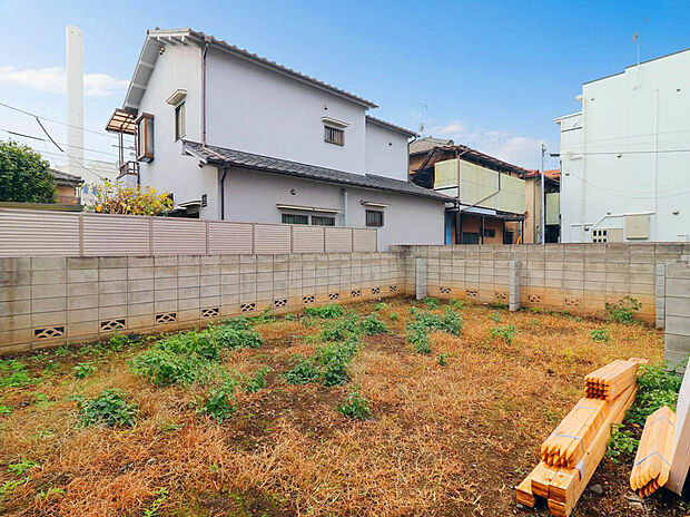 【外観:1月中旬撮影】
東武東上線「北池袋」駅徒歩8分と通勤・通学・お出かけに便利な立地に4部屋プランのルーフバルコニー付き新築分譲住宅が限定1棟で販売開始!