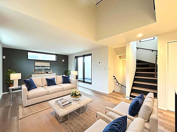 【LDK：18.6帖】
上部が吹抜仕様のリビングルーム。
本画像はCGで作成しており、実際に現地に家具は配置しておりません。また、価格に家具は含まれません。