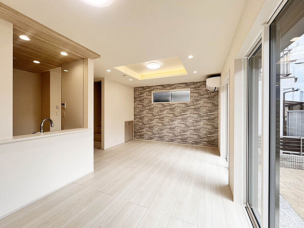 【LDK:14.75帖】
 設計・建設性能評価書、耐震等級3を取得。制震ダンパー搭載の揺れに強い安心の住まい。