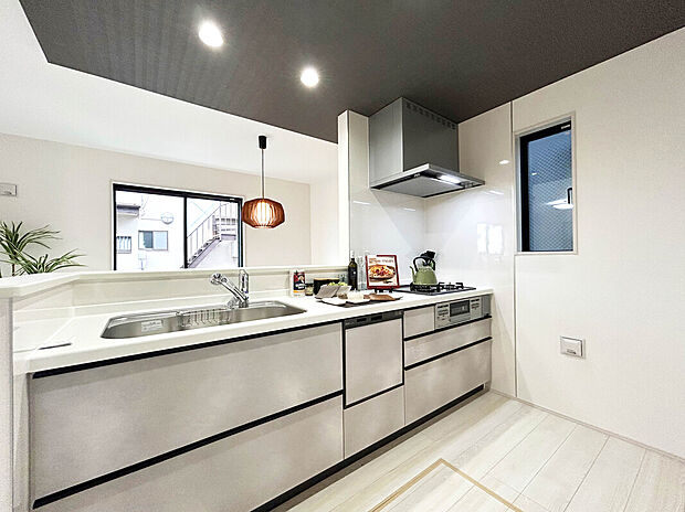 【建物プラン例：Kitchen】
食洗器搭載システムキッチンを採用可能！人気のオープンキッチン設計で開放的な空間でお過ごしいただけます。