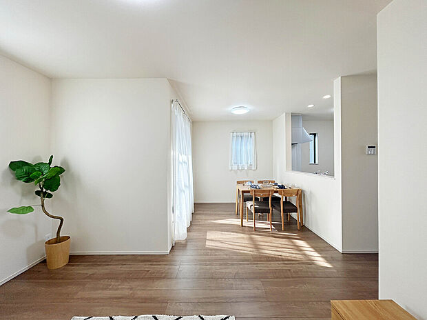 【【LDK:17帖】】2階リビング仕様でプライバシー性が守りやすい間取りプラン!
リビング階段になっているので家族と顔を合わせる機会が増える設計!