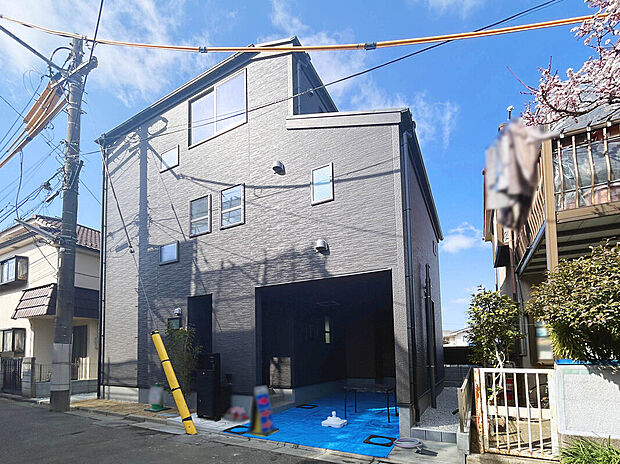 【【外観】】西武池袋線「練馬高野台」「富士見台」駅、都営大江戸線「練馬春日町」駅が利用可能な立地。