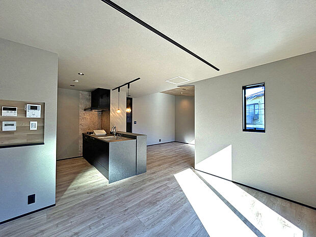 【【LDK:19.1帖】】食洗機付きカウンターキッチンによって家族と会話の機会が増える、家族間の絆が深まりやすい造り。