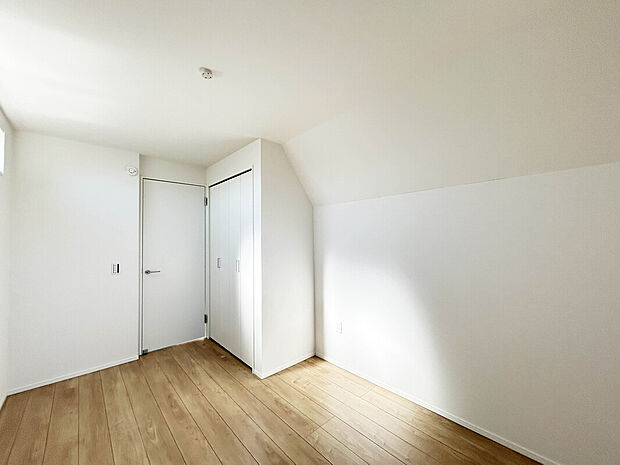 【【Room:5.4帖】】全居室5.4帖以上とゆとりある広さ。一人一部屋が叶う4部屋プランの住宅です。