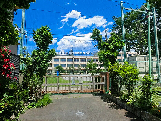 三鷹市立第六中学校(約1,400m)