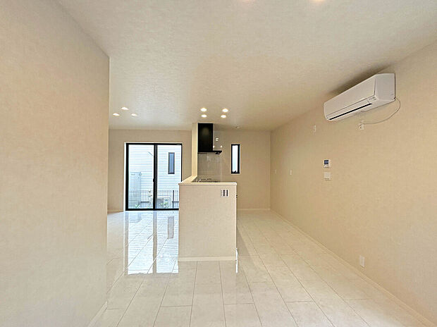 【【LDK:2号棟】】設計住宅性能評価、耐震等級3取得、耐震・制震性を備えた「AIMダンパー」が備わった高仕様な住宅。
永く安心して暮らせる住まいとなっております。