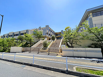 稲城市立南山小学校 800ｍ(徒歩10分)