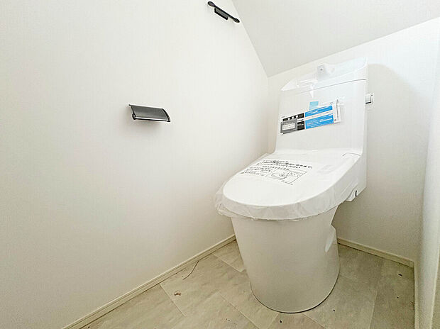 【【Toilet】】1階と3階にトイレがあるので、朝慌ただしい時間帯に混む心配が減ります。わざわざトイレのために階段を昇り降りをせずに済みます。