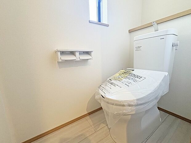 【【Toilet】】各階にトイレがあるので、朝慌ただしい時間帯に混む心配が減ります。わざわざトイレのために階段を昇り降りをせずに済みます。