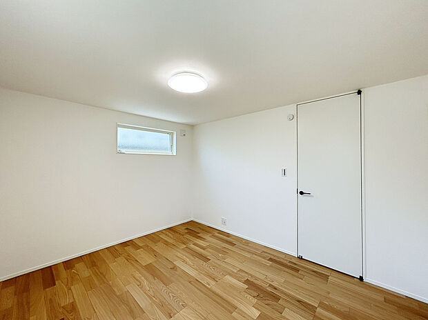 【【施工例:Room】】全居室2面採光のプランニング。どの居室も陽当たり・通風良好、圧迫感や閉塞感がない居心地の良い空間となっています。