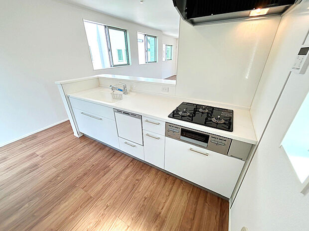 【【施工例:Kitchen】】キッチン内での作業動線が短く、作業スペースが取れるメリットがあります!