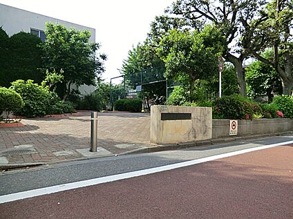 世田谷区立梅丘児童遊園 700ｍ(徒歩9分)