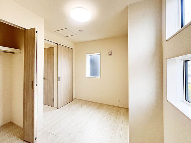 【【Room：4.5帖】】全室2面採光、全居室収納付きで個人の空間も開放感溢れる過ごしやすい空間。