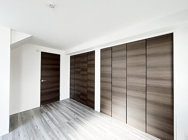 【【Room：6.3帖】】保育園徒歩2分、幼稚園徒歩5分、小学校徒歩2分で共働きの子育て世帯でも安心な住環境。