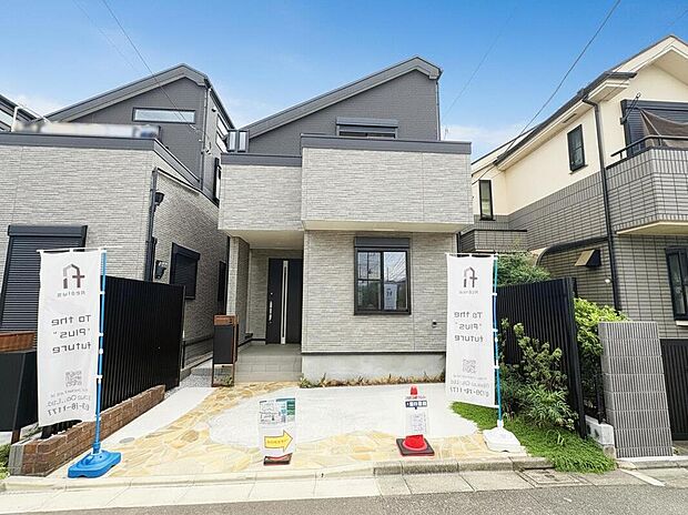 【【外観：1号棟】】都営三田線「西高島平」駅から徒歩4分、「新高島平」駅から徒歩6分の閑静な高級住宅街、タワマン再開発地域でさらに暮らしやすい環境への発展が期待されています。