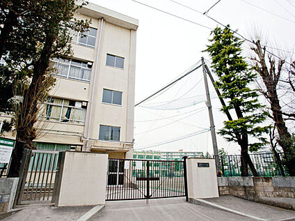 板橋区立高島第三中学校 270ｍ(徒歩4分)