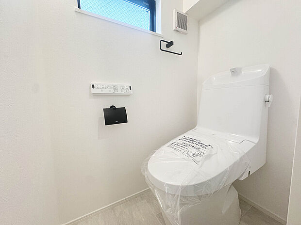 【【施工例：Toilet】】各階にトイレがあるので、朝慌ただしい時間帯に混む心配が減ります。