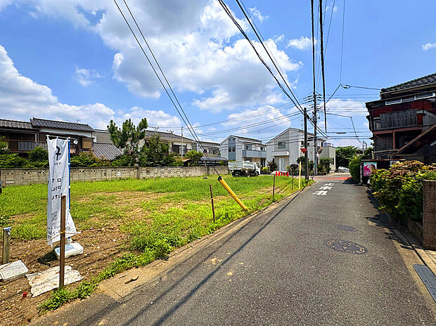 【【外観:6月中旬撮影】】ZEH水準×耐震等級3取得の高品質な邸宅。全棟カースペース付きでゆとりある敷地。車移動であれば、「用賀」駅に近いため、東名や首都高なども利用しやすく遠くへのお出掛けがしやすい立地!