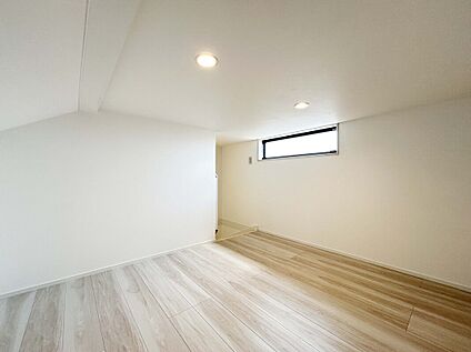 【施工例：小屋裏収納】