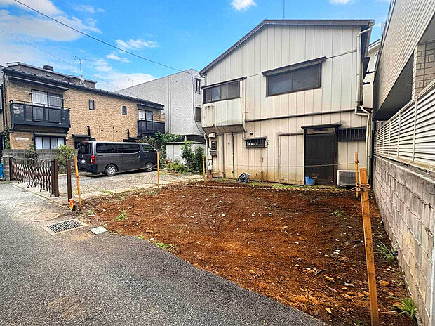 【【土地外観】】都心にいながら豊かな緑を感じ、広々とした芝生広場や遊具エリアを備えた新宿中央公園。お子さまとの外遊びや休日のリフレッシュに最適な環境です。