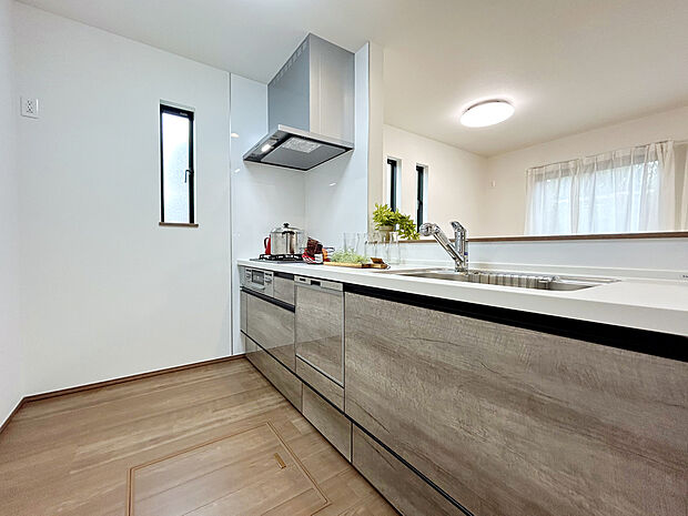 【【Kitchen:C号棟】】新築住宅が一定の品質基準を満たしていることを証明するために、第三者機関から発行される評価書。この評価書は、住宅の耐震性、省エネ性能、快適性、環境への配慮など、複数の基準について評価されています。