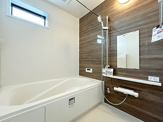 【【施工例:Bath Room】】1坪タイプのバスルーム。足を伸ばしてゆったりと浸かれるのはもちろん、洗い場も広さがあるので立ったりしゃがんだりする動作もスムーズに行えます。