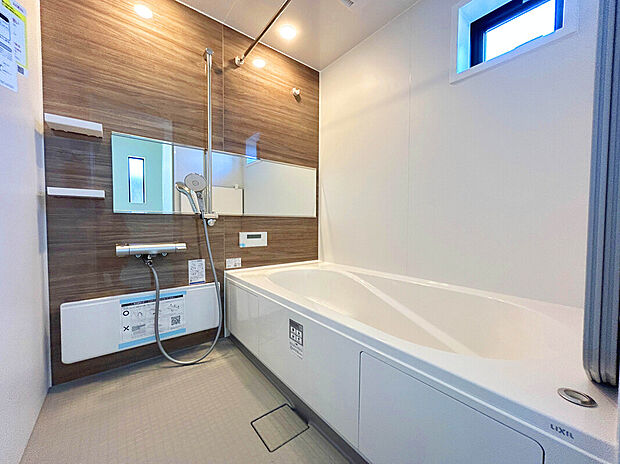 【【施工例：Bath Room】】浴室暖房乾燥機バスルーム。冬の時期でも浴室内を暖かくでき、ヒートショックの防止にも繋がります！