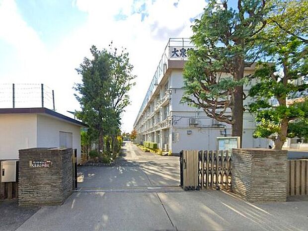 練馬区立大泉第二中学校（約500m）