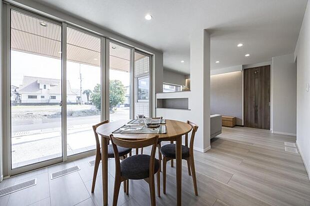 ダイニングキッチン【105号地】（2026年3月撮影）配膳・片付けがスムーズに行えるダイニングキッチン