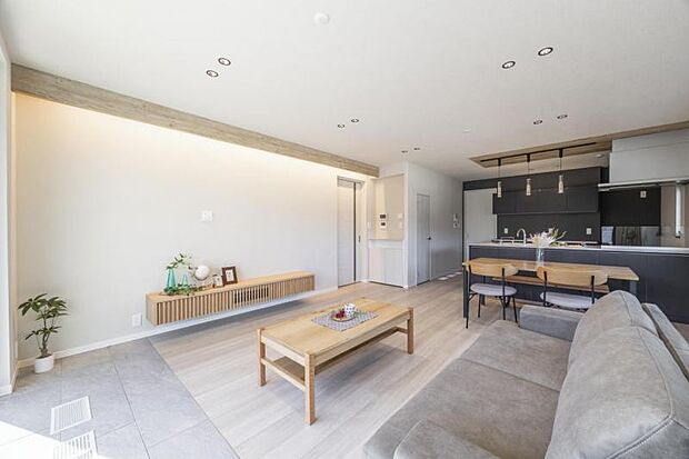 リビング【8号地】(2025年2月撮影)