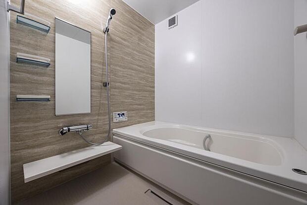 浴室【1号地】（2025年7月撮影）広々とした湯舟でくつろぎバスタイム